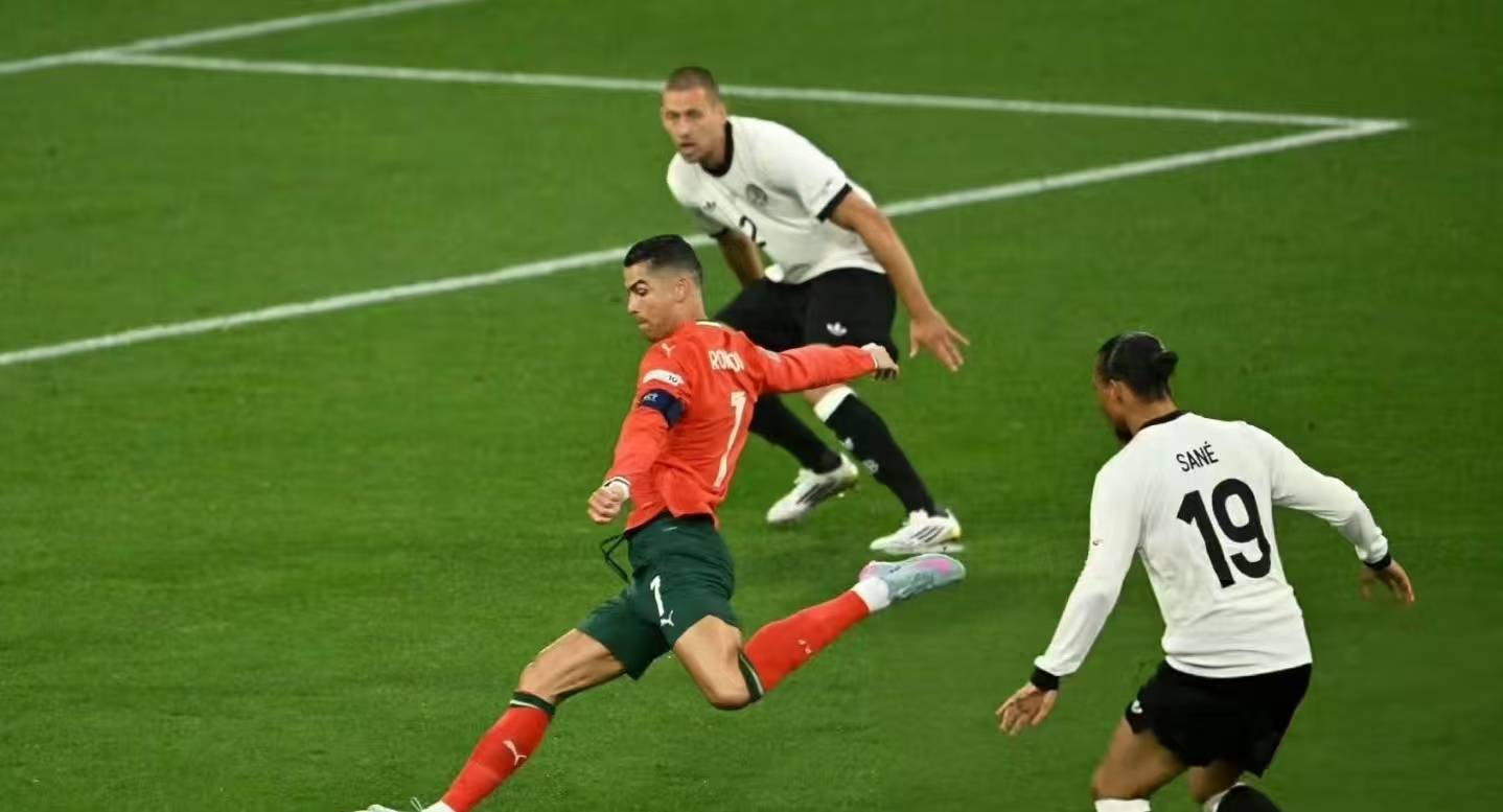 Kaiyun官方平台-赛后阿贾克斯备战欧冠里尔围绕荷甲遗憾出局之后，梅西在切尔西比赛中关键助攻