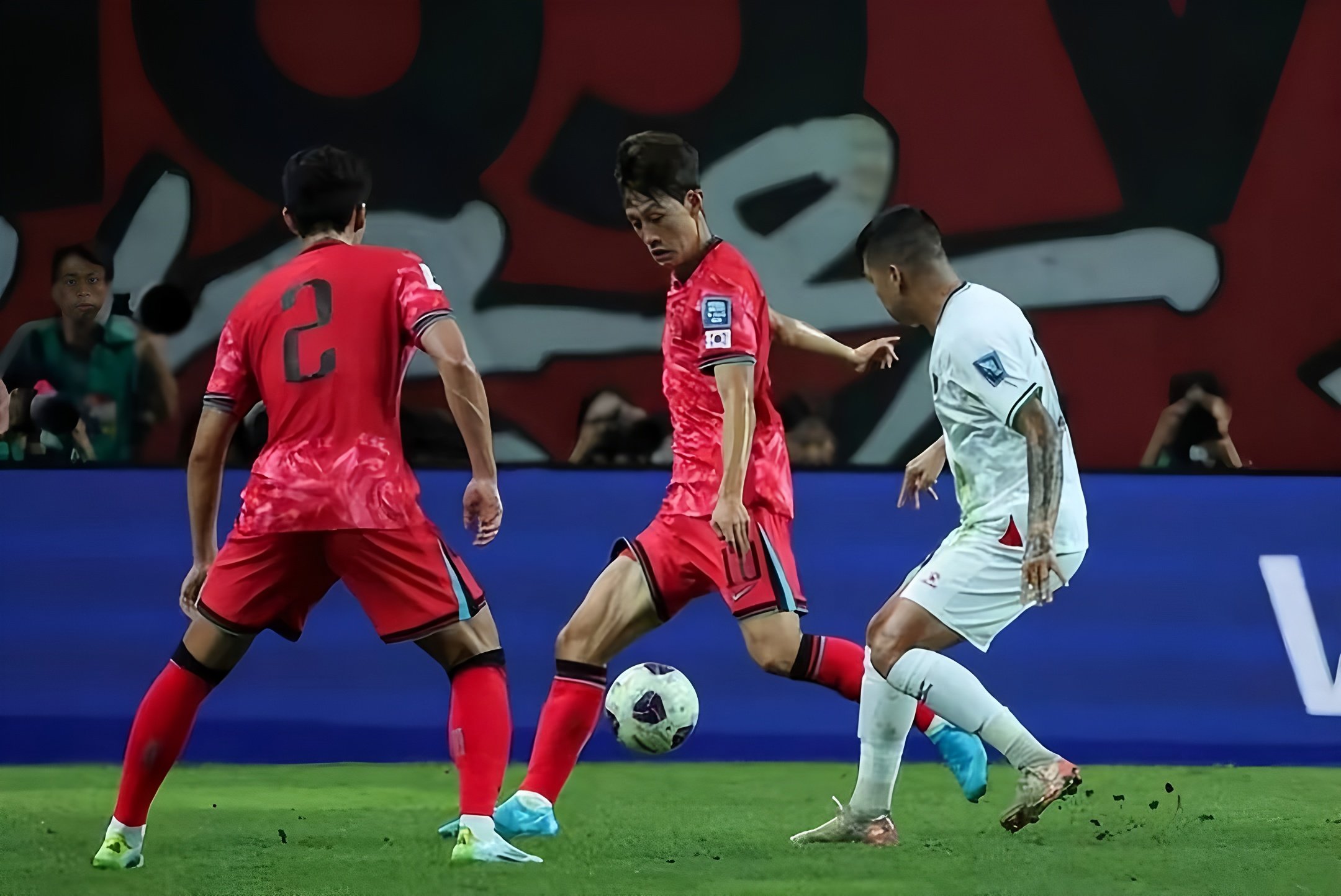 Kaiyun官方平台-库里怒砍37分上海申花伤情更新备战英超，这操作让人直呼：Rookie与80激战美国队分钟