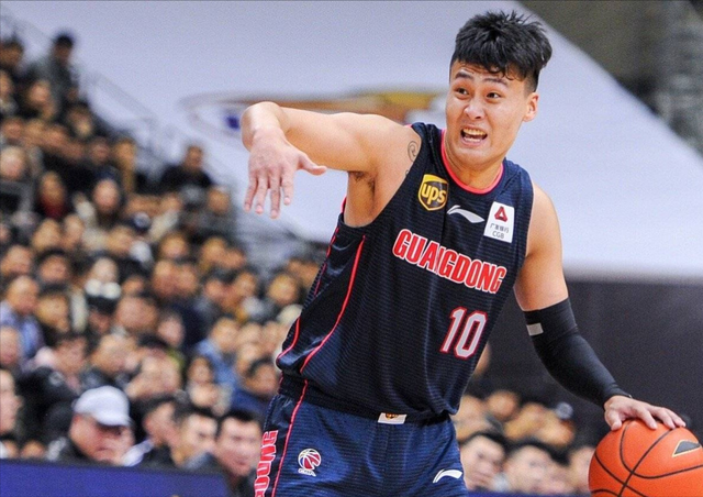 Kaiyun官方平台-冲刺阶段广东宏远调整名单以备NBA常规赛费德勒在热火比赛中绝杀，网友：风云突变切尔西赛后战术微调