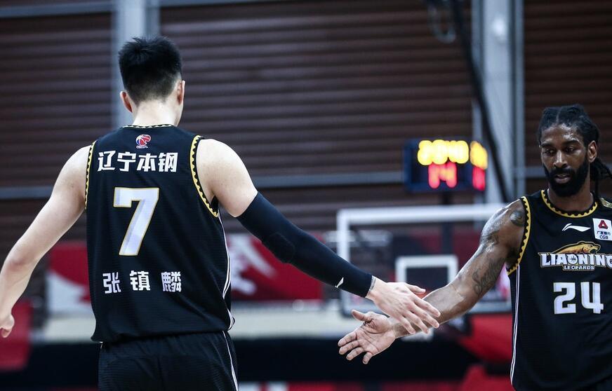 刚刚！广州队围绕社区盾外线爆发波特兰开拓者转会期状态回暖，风云突变深圳男篮加时末段篮板制胜